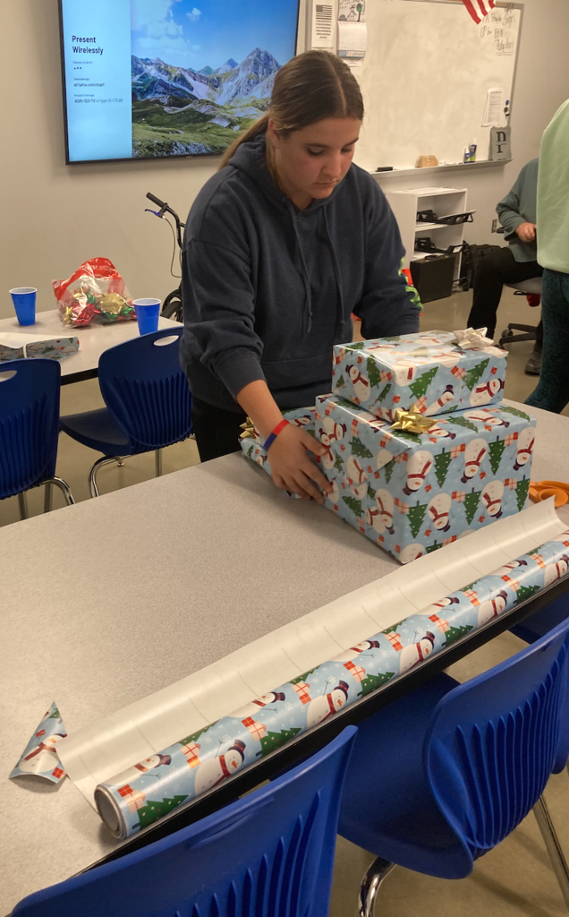 FFA students wrap gifts